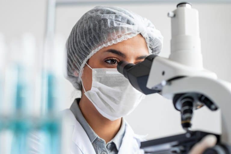 technicienne de laboratoire