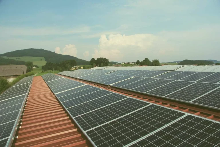Prix du panneau solaire pour une maison de 150m2 : Coûts et rentabilité de l’investissement