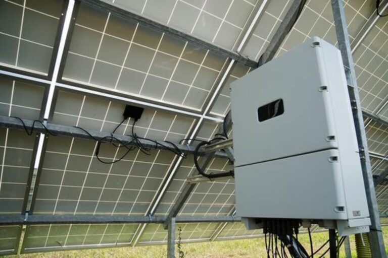 Onduleur pour panneau solaire : guide d’achat et fonctionnement
