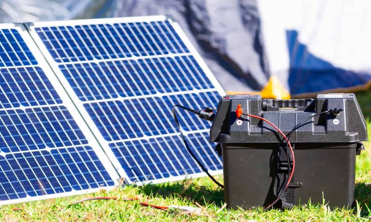 Comment charger batterie de voiture avec panneau solaire ?