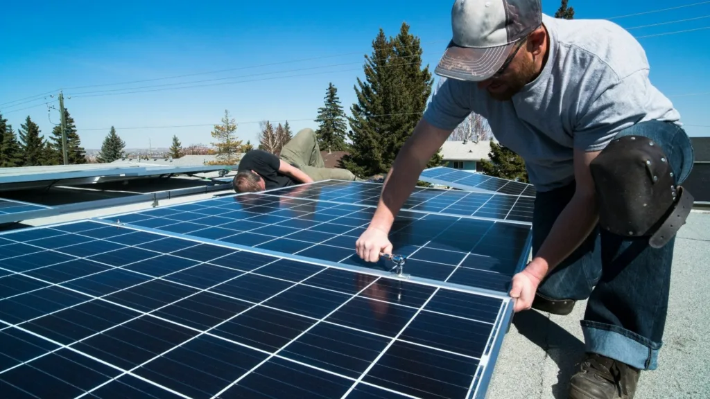 Principe de fonctionnement d'un régulateur solaire * SOLARIS-STORE