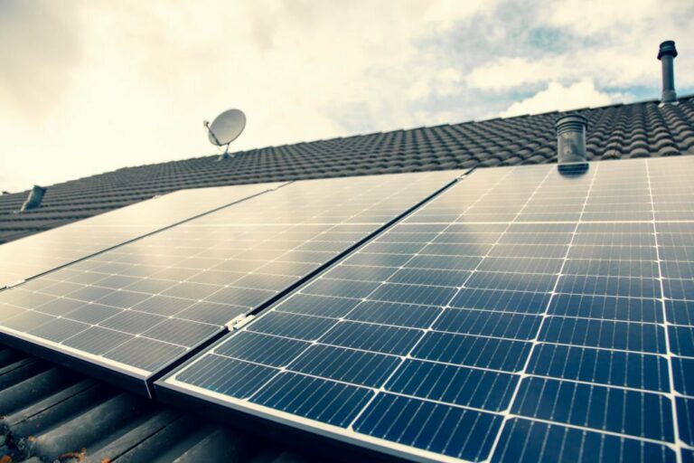Kit panneau solaire prix : Trouvez la meilleure offre pour votre projet d’énergie solaire