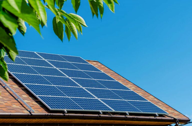 Panneau solaire 200W : Performances énergétiques et applications pour votre projet
