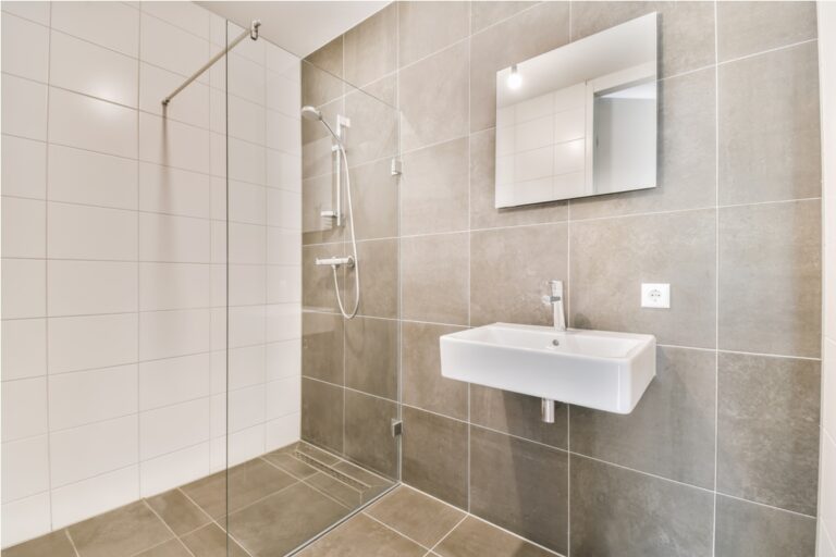 Concevoir et installer une douche à l’italienne sans seuil