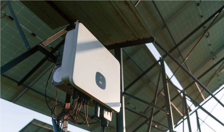 Quelle batterie pour un panneau solaire de 6000W ?