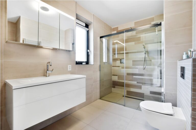 Les atouts d’une douche italienne avec fenêtre : comment réussir son intégration ?