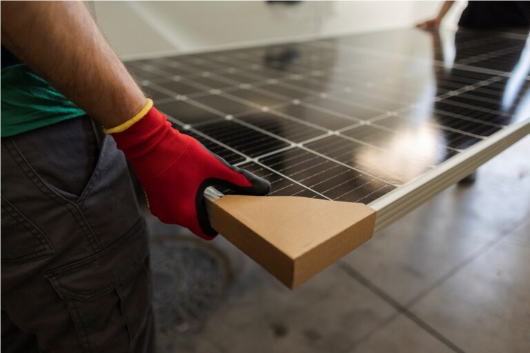 Choisir le bon panneau solaire pour alimenter votre réfrigérateur