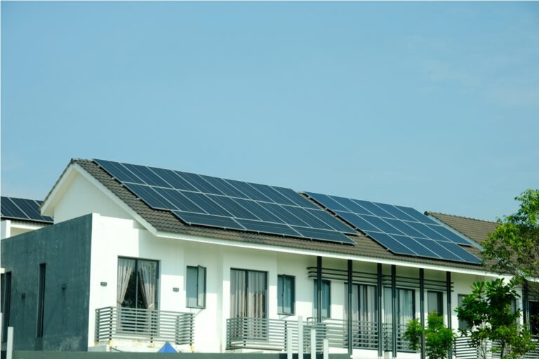 L’histoire passionnante du panneau solaire : Depuis quand existe cette technologie ?