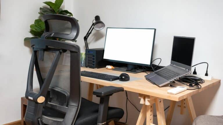 Guide pour optimiser votre équipement de bureau et informatique ergonomique