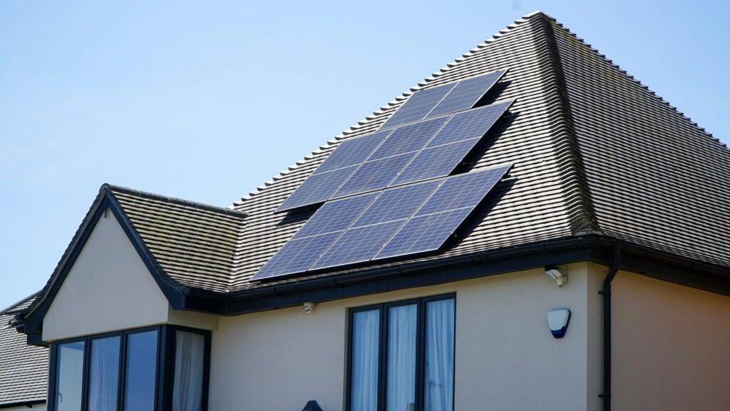 Comment choisir les panneaux solaires adaptés à votre maison ?