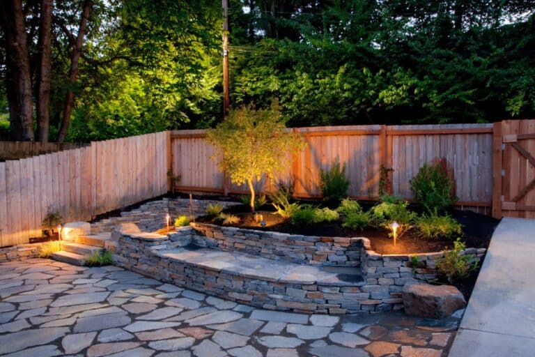 Ce coin de jardin était inutilisé depuis des années… En une après-midi, il s’est transformé en paradis d’aromatiques. Découvrez comment