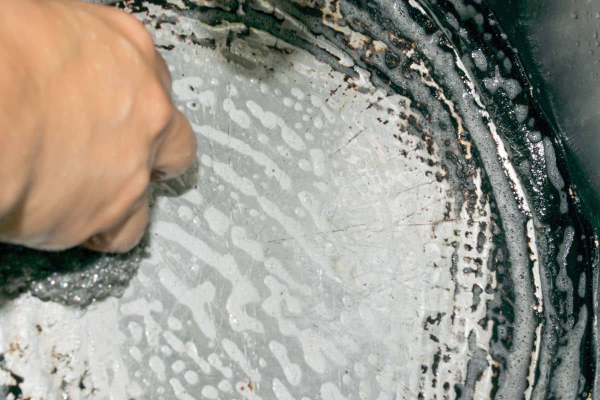 casseroles en fonte une surface lisse