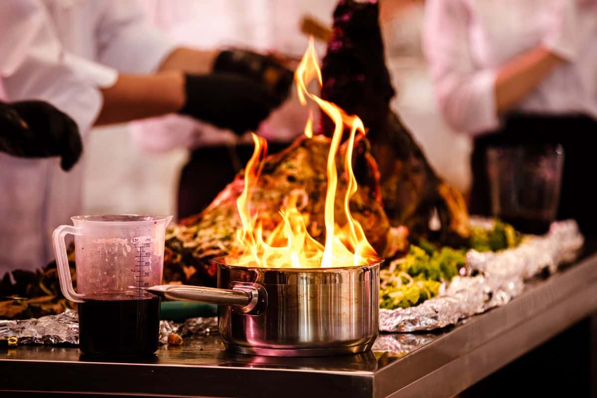 éteindre le feu d'une casserole