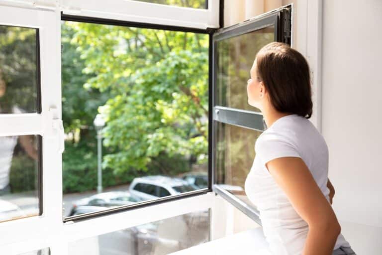 petits gestes qui rendent l’air de la maison plus sain