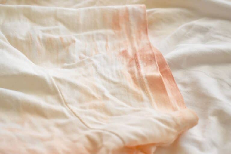 tâche de fraise sur votre t shirt